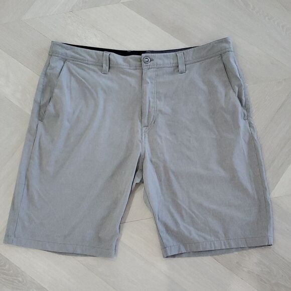 Volcom Mens Performance 10inch Grey Shorts, Size 40 - Picture 1 of 6